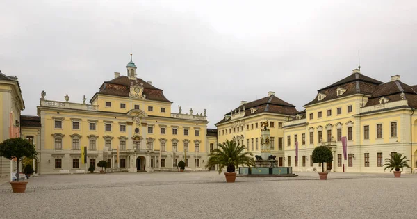 Ludwigsburg Niemcy Listopad Pochmurna Pogoda Elewacji Zabytkowego Barokowego Zamku Strzał — Zdjęcie stockowe