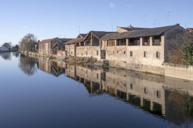 setin kış parlak ışıkta çekim Bernate Ticino, Milan, Lombardiya, Ital yapay tarihi kanalı'nın geleneksel evler görünümünü