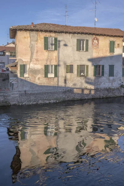 View Traditional House Its Reflection Waters Artificial Historic Canal Shot — Stock Photo, Image