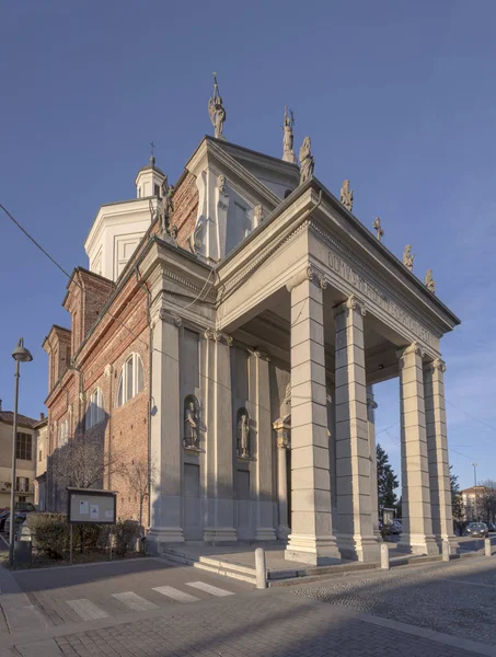 Pohled Obrovské San Giorgio Církve Zastřelil Světlé Zimní Světle Bernate — Stock fotografie