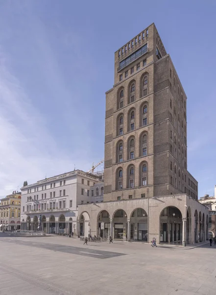 Brescia Italien Januar Helle Wintersonne Beleuchtet Ein Hochhaus Der 1930Er — Stockfoto