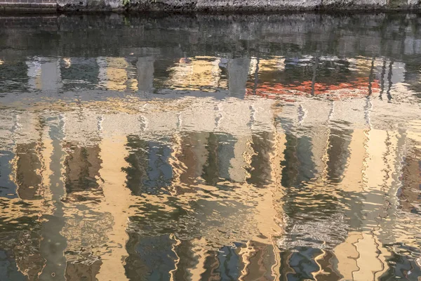 Reflet Flou Pittoresque Vieilles Façades Dans Eau Canal Naviglio Tourné — Photo