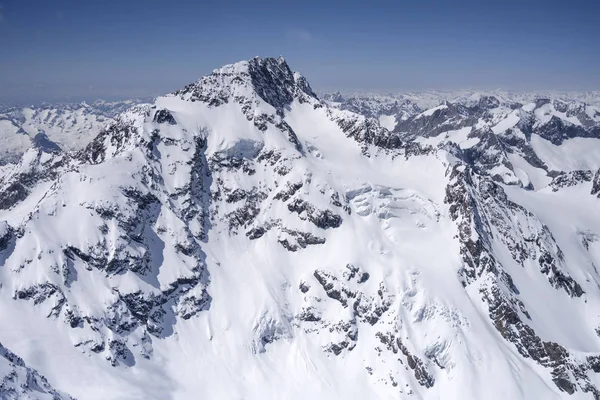 意大利瓦尔德里奥的迪斯格拉齐亚峰的春季降雪 — 图库照片