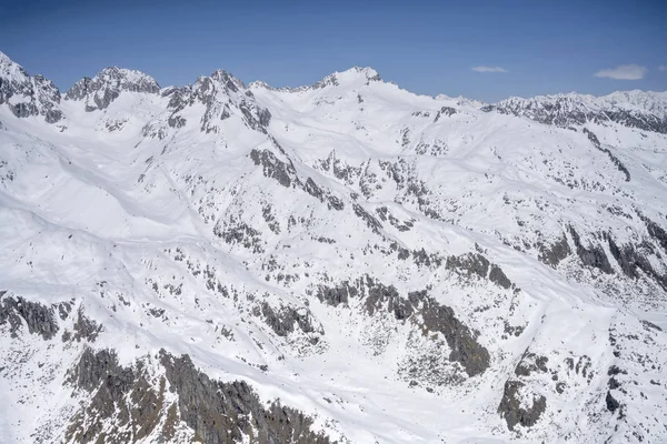 Neve primaverile sul versante est della catena del Presanella, Trentino — Foto Stock