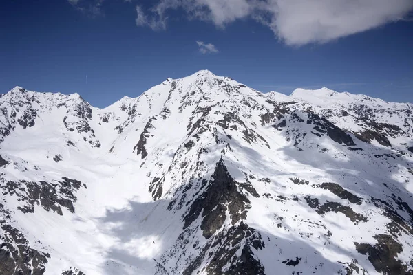 Spätfrühlingsschnee auf ortles cevedale peak range, Alpen, Italien — Stockfoto