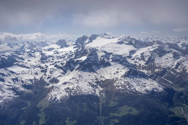 Bernina Range från East, Graubünden, Schweiz — Stockfoto