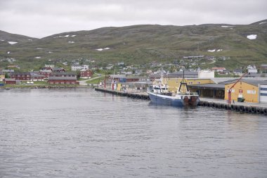 Gemi ve rıhtımda Barents Denizi, Batsfjord, Norveç