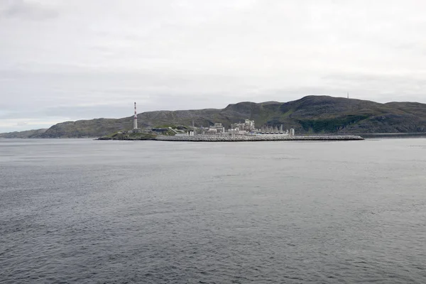 ノルウェーのメルコヤ島の工業プラント — ストック写真