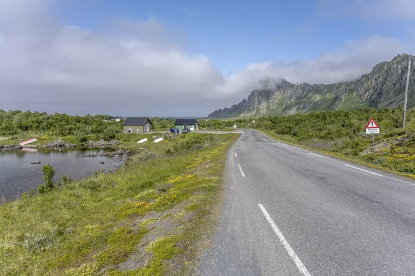 挪威Bleik附近农村地区的公路 — 图库照片