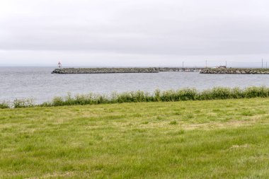 Dverberg Limanı, Norveç 'te liman feneri ve lezbiyen.