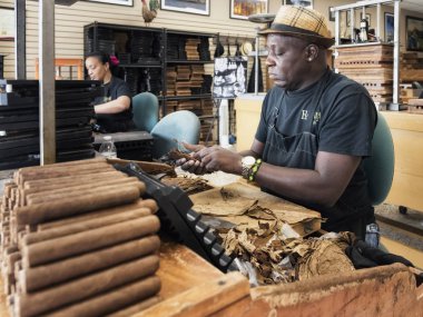 Miami, Fl ABD - 10 Haziran 2018: el puro producton küçük Havana bölgesinde yapımı
