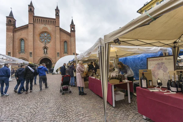 Alba Itália Novembro 2018 Turistas Feira Cogumelos Truffle Mercado Rua — Fotografia de Stock