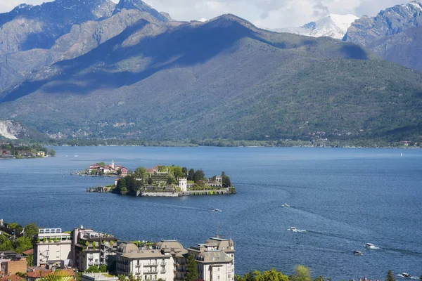 Isola Bella i Isola dei Pescatori, słynne wyspy na Lago — Zdjęcie stockowe