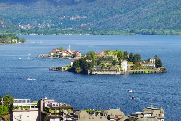 Isola Bella and Isola dei Pescatori, the famous Islands on Lago — Stock Photo, Image