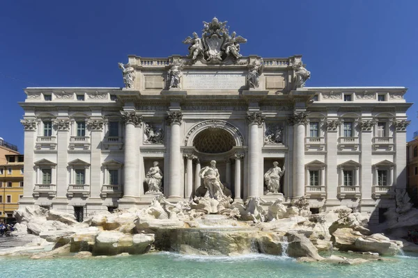 Trevi fuente en roma, italia —  Fotos de Stock