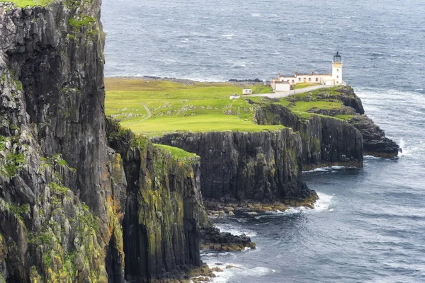Latarnia morska Neist Point na wyspie Skye. Szkocja, Wielka Brytania Obrazy Stockowe bez tantiem