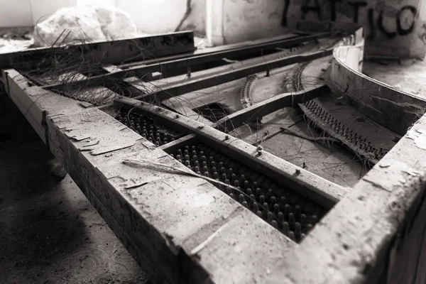 Vieux Piano Dans Une Maison Abandonnée — Photo
