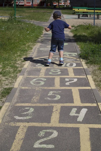 Klassiska Spel För Barn Målade Asfalt Siffror — Stockfoto