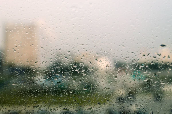 Giornata Piovosa Gocce Pioggia Sul Vetro Paesaggio Urbano Sfocato — Foto Stock