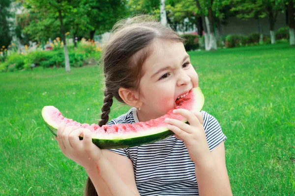Girl Sitting Lawn Eating Watermelon — Stock Photo, Image
