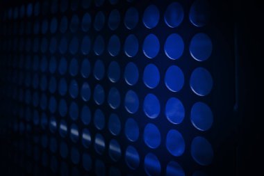 Mavi arka plan ile neon ışık