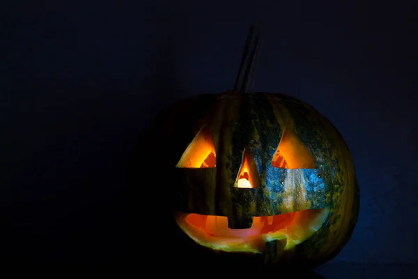 Dunkler Abstrakter Hintergrund Mit Halloween Kürbis Mit Brennenden Augen Auf — Stockfoto