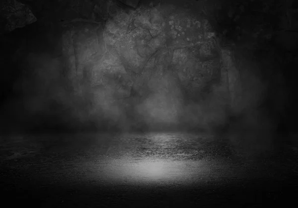 Fondo de un cuarto oscuro vacío. Paredes vacías, luces, humo, brillo, rayos — Foto de Stock