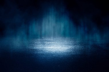 Sahne ışıkları ve lambaları ile boş odası arka plan, mor arka plan ile neon kızdırma