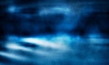 Arka plan beton zemin ile boş karanlık odası. Boş duvarlar, neon ışık, duman.