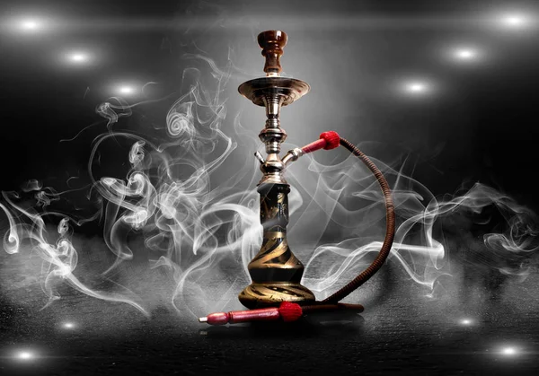 Hookah Fumar Sobre Fondo Hormigón Oscuro Luz Neón Smog Noche — Foto de Stock