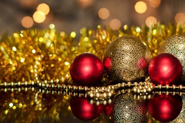 Noel arka plan yeni yıl. Bokeh arka plan, bulanık ışıklar, Noel topları