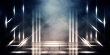 Bir ıslak parke döşeme, duman, ile boş bir sisli Caddesi'nin arka plan ışık ve lazer ışınları tarafından bir projektör, neon ışıklı