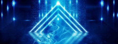 Arka plan ile lazer ışınları, duman mavi neon ışıklarla aydınlatılmış boş karanlık oda