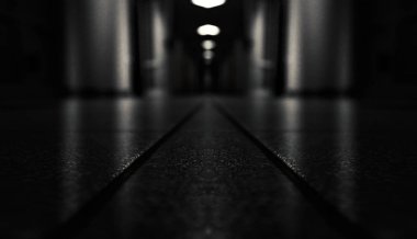 Arka plan tuğla duvarlar ve beton zemin ile boş bir koridor. Spot ışık, duman, neon ışık