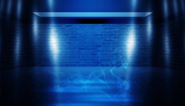 Arka plan boş karanlık oda tarafından lazer ışınları, duman mavi neon ışıklarla aydınlatılmış tuğla duvarlı