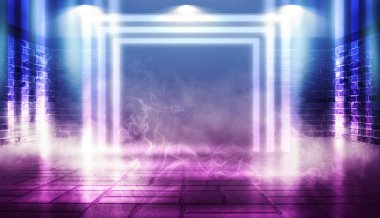 Islak asfalt, şehrin, neon ışık, gece ışıkları yansıma arka duman