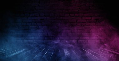Arka plan boş tuğla duvar eski, ahşap zemin, spot, neon ışık, duman