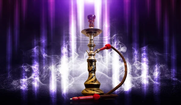 Hookah 吸烟的背景抽象未来主义背景, 霓虹灯, 烟雾. — 图库照片