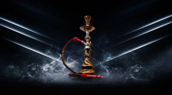 Hookah fumar sobre un fondo de fondo futurista abstracto, luz de neón, humo . — Foto de Stock