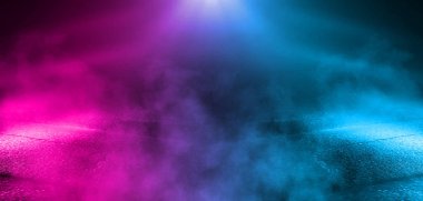Boş arka plan sahnesi. Koyu sokak, ıslak kaldırımüzerinde mavi ve pembe neon ışık bir yansıması. Karanlıkta ışık ışınları, duman. Caddenin, şehrin gece manzarası. Soyut koyu arka plan.