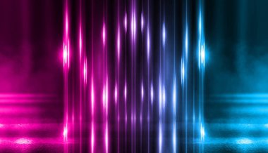 Boş arka plan sahnesi. Koyu sokak, ıslak kaldırımüzerinde mavi ve pembe neon ışık bir yansıması. Karanlıkta ışık ışınları, duman. Caddenin, şehrin gece manzarası. Soyut koyu arka plan.