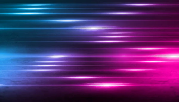 Boş arka plan sahnesi. Koyu sokak, ıslak kaldırımüzerinde mavi ve pembe neon ışık bir yansıması. Karanlıkta ışık ışınları, duman. Caddenin, şehrin gece manzarası. Soyut koyu arka plan.