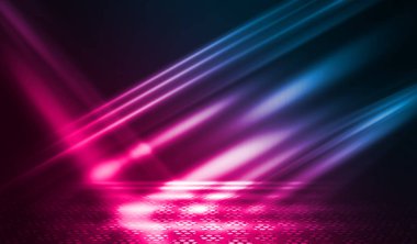 Boş arka plan sahnesi. Islı asfalt üzerinde caddenin karanlık yansıması. Karanlıkta neon ışık ışınları, neon figürler, duman. Caddenin, şehrin gece manzarası. Soyut koyu arka plan.