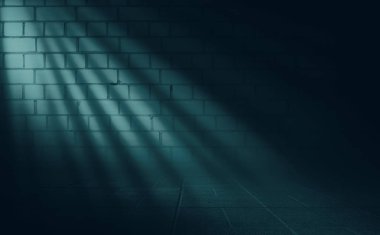 Boş sahne arka planı. Boş bir tuğla duvardaki pencereden olay ışığı. Koyu soyut arka plan