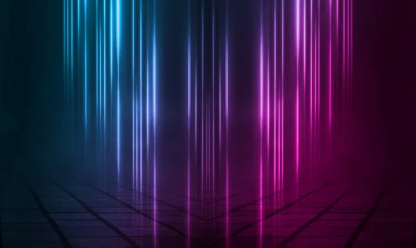 Tom bakgrundsplats. Dark Street, reflektion av blått och rosa neonljus på våt beläggning. Neonformade former. Ljusstrålar i mörkret, rök. Abstrakt mörk bakgrund. — Stockfoto