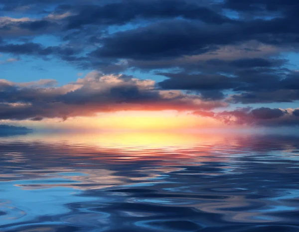 Летний Морской Пейзаж Голубое Море Небо Пушистыми Облаками Яркий Закат — стоковое фото