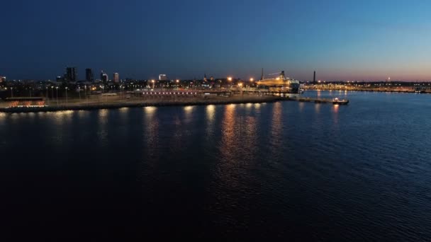 Vue Aérienne Scène Avec Navire Debout Dans Port Dans Nuit — Video