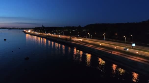 Κεραία Βολή Της Σκηνής Οδήγηση Αυτοκινήτων Στο Δρόμο Ακτές Νύχτα Βίντεο Κλιπ