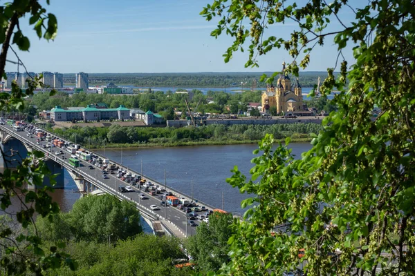 Вид Мост Через Реку Православную Церковь Теплый Весенний День Через — стоковое фото