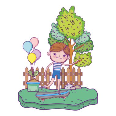 sevimli küçük çocuk kaykay ve yatay olarak monte